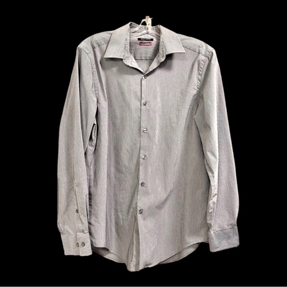 𝅺Men’s Van Heusen button down dress shirt. - Picture 2 of 8